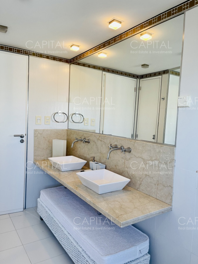 Apartamento ID.31416 - Le Parc Punta del Este de tres dormitorios más dependencia en torre de categoría sobre playa Brava, Punta del Este