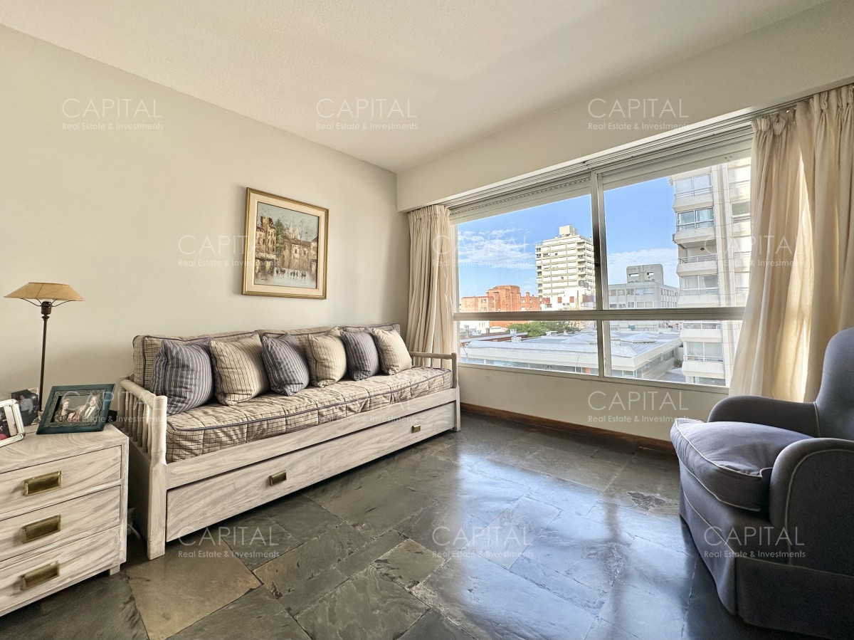 Apartamento ID.34218 - Apartamento de tres dormitorios y de dependencia de servicio, Puerto de Punta del Este.