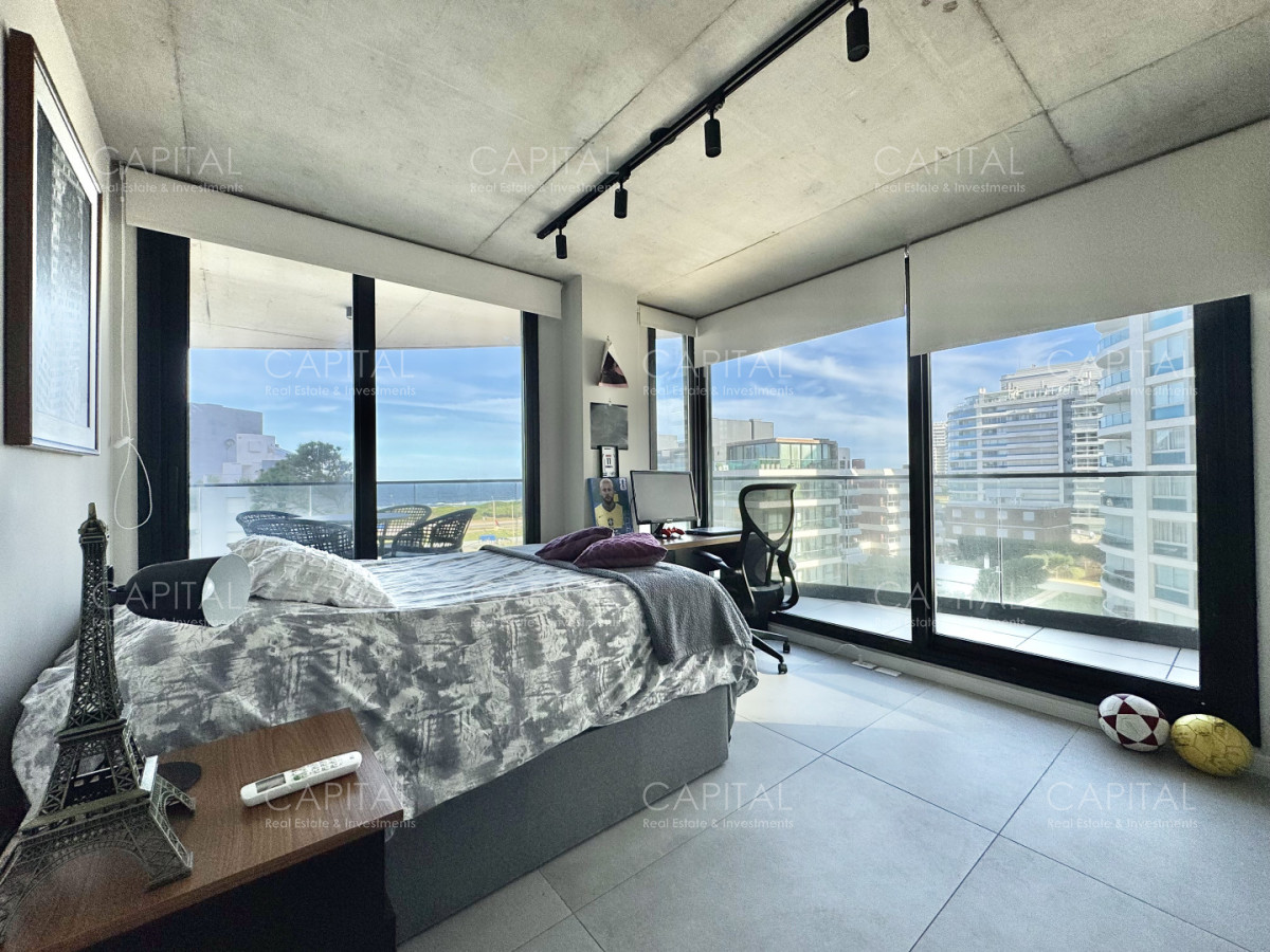 Apartamento ID.40602 - Departamento Esquinero de 2 Dormitorios en Punta del Este con Vista al Mar