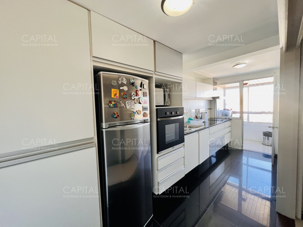 Apartamento ID.25978 - Muy lindo apartamento de tres dormitorios con vista a la Brava en venta