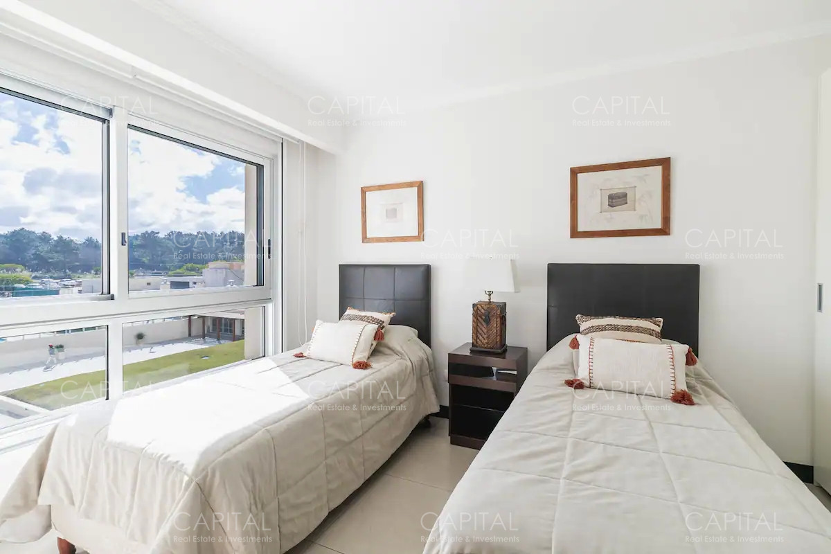 Apartamento ID.33892 - Apartamentoen torre lobos de tres dormitorios en primera linea frente al mar en Playa Brava en Alquiler, Punta del Este