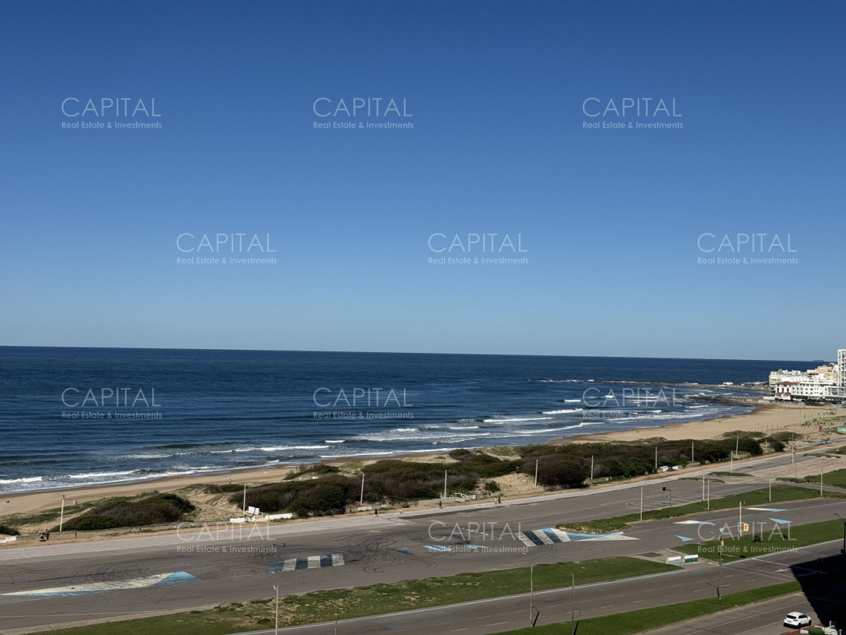 Apartamento ID.40075 - Apartamento de dos dormitorios con vista al Mar, Playa Brava, Punta del Este.