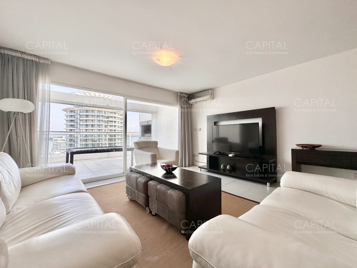 PentHouse de tres dormitorios con parrillero propio en venta, Punta del Este. - CCP34875A