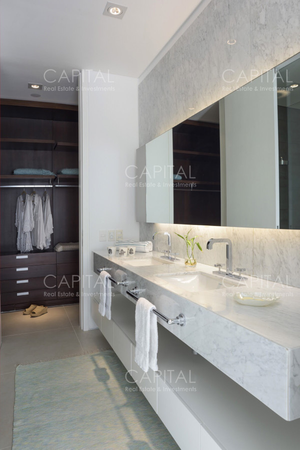 Apartamento ID.30146 - Excelente Apartamento en Acqua Punta del Este Tres suites en Venta en Primera línea, Playa Brava