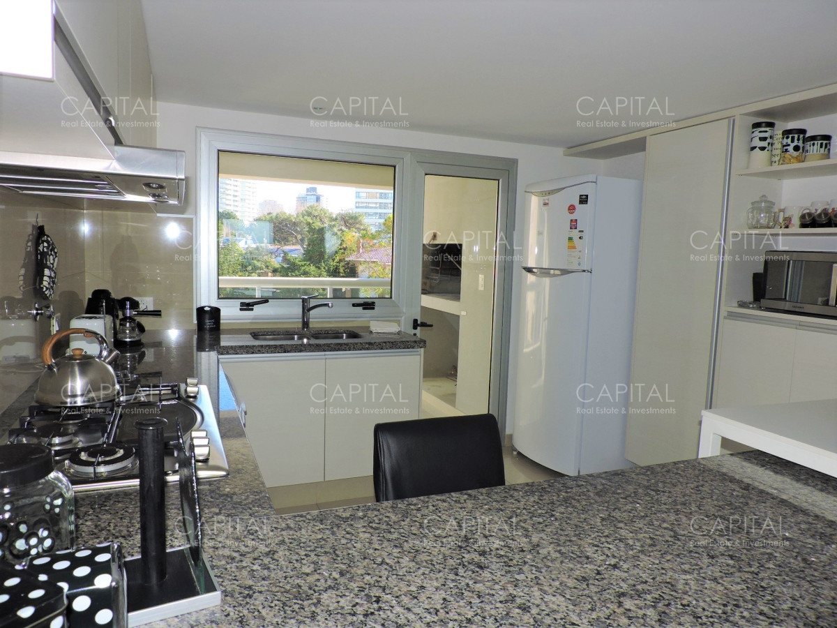 Apartamento ID.37022 - Moderno semipiso 3 dormitorios y dependencia en Playa Brava
