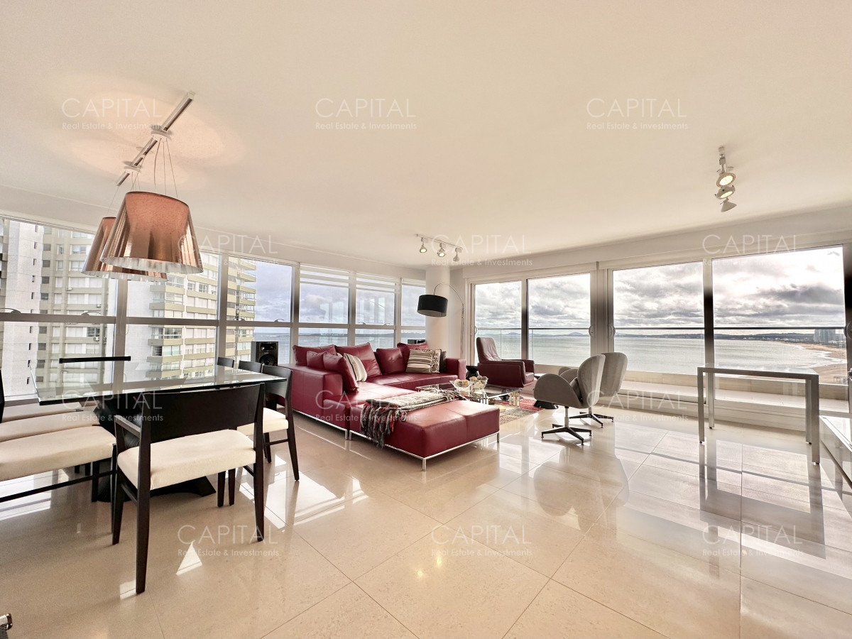 Apartamento ID.34873 - Apartamento de tres dormitorios y dependencia con vista al mar, Playa Mansa, Punta del Este.