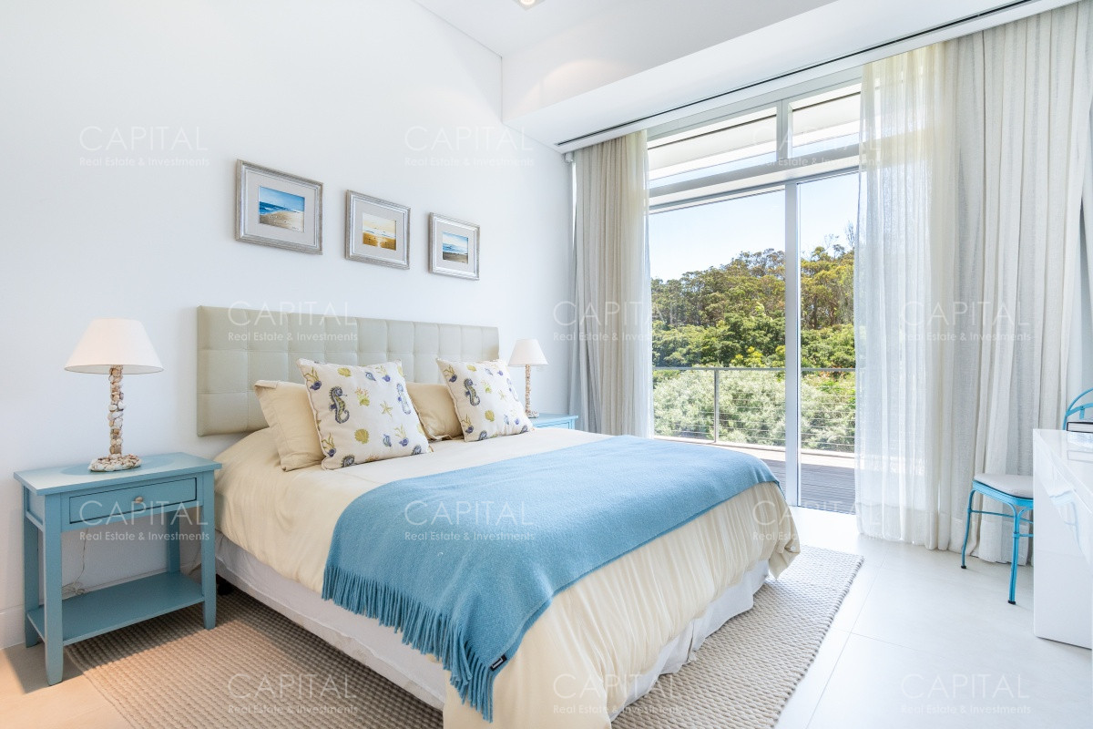 Apartamento ID.30146 - Excelente Apartamento en Acqua Punta del Este Tres suites en Venta en Primera línea, Playa Brava