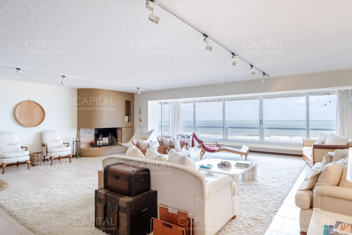 Apartamento ID.30942 - Venta de amplio apartamento sobre playa Brava íntegramente reciclado