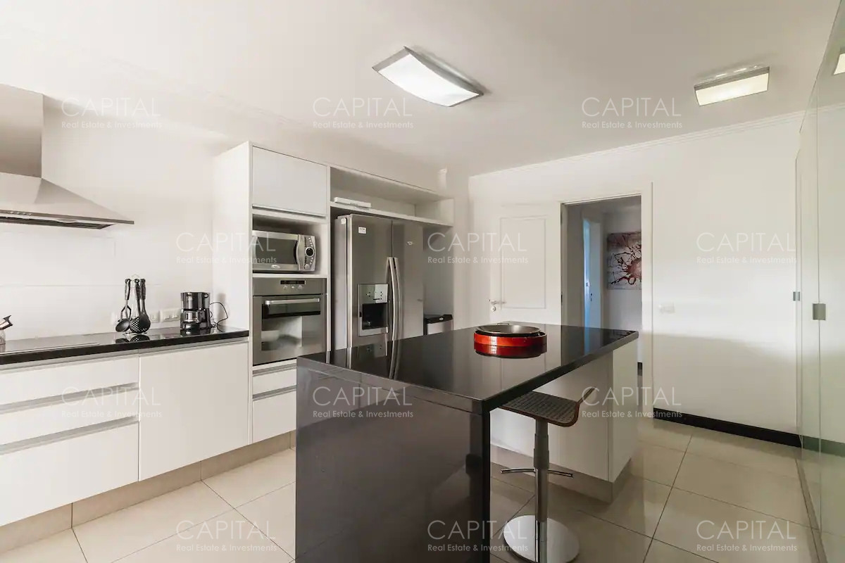 Apartamento ID.33892 - Apartamentoen torre lobos de tres dormitorios en primera linea frente al mar en Playa Brava en Alquiler, Punta del Este