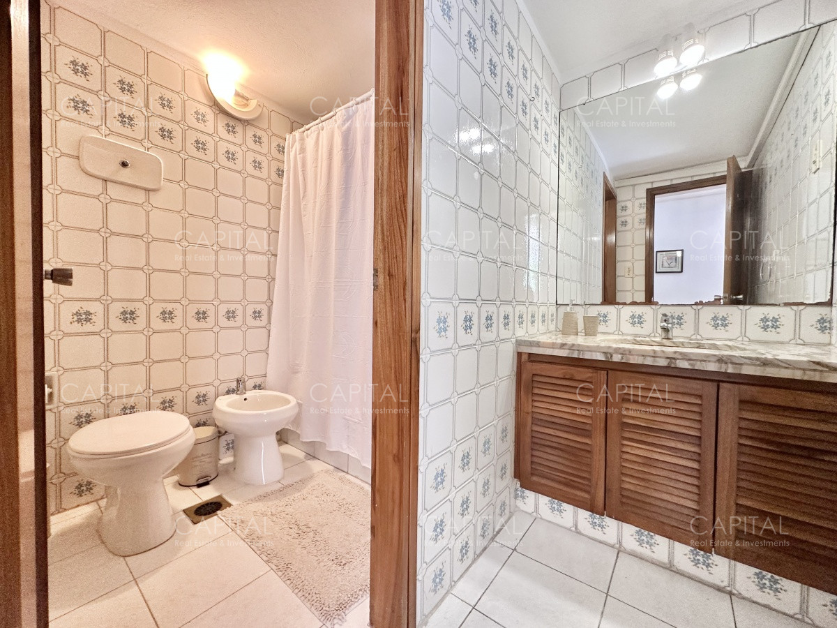 Apartamento ID.34525 - Apartamento de tres dormitorios y dependencia en venta Punta del Este