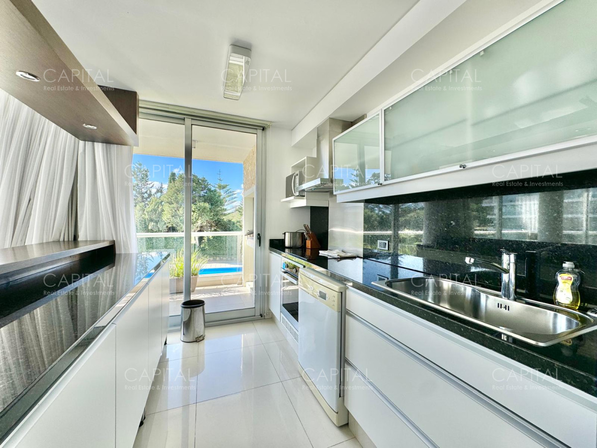 Apartamento ID.24960 - Apartamento en Playa Brava de dos dormitorios a metros del mar