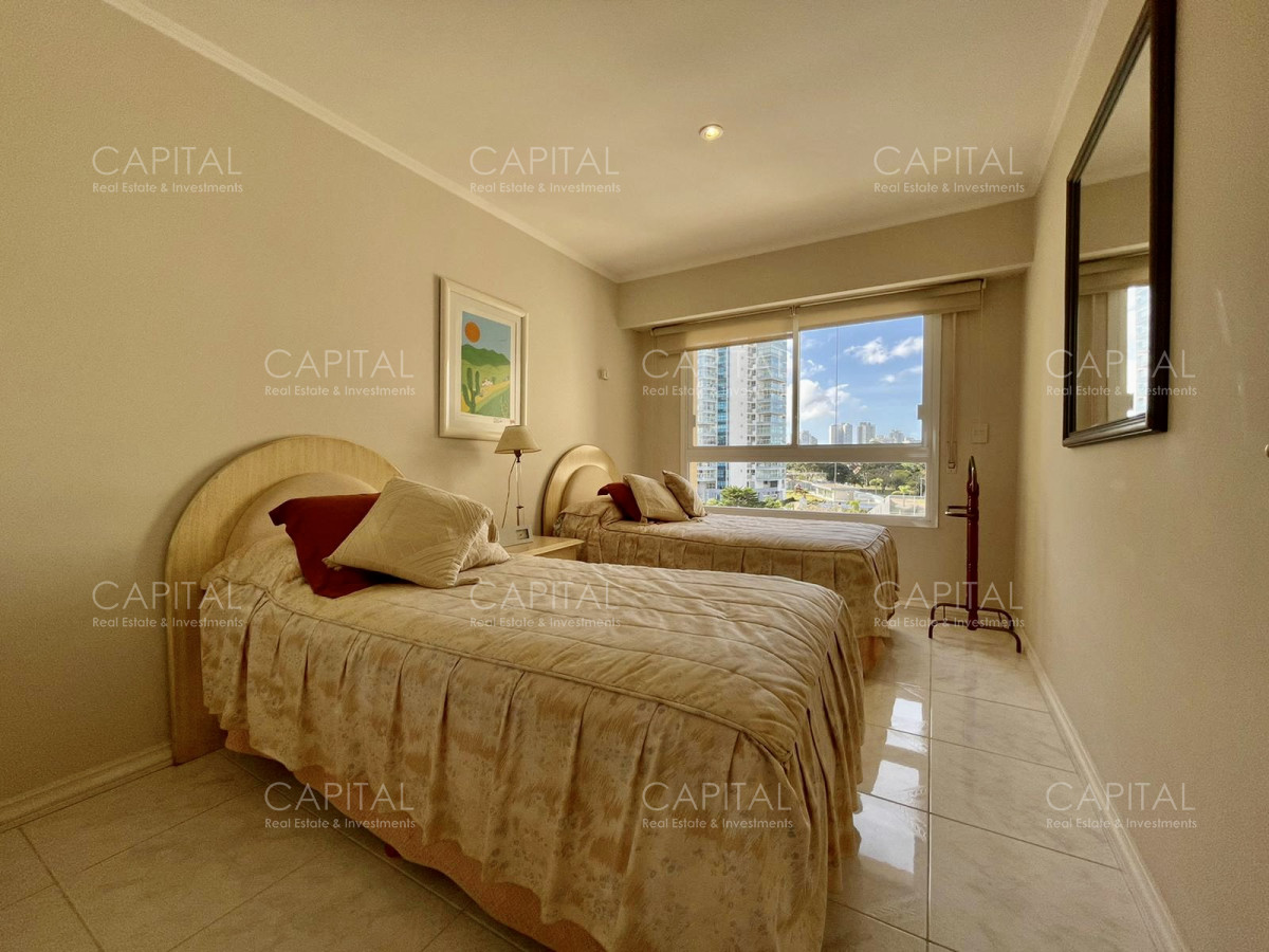 Apartamento ID.31146 - Alquiler temporario de apartamento al frente en edificio de categoría sobre Playa Mansa