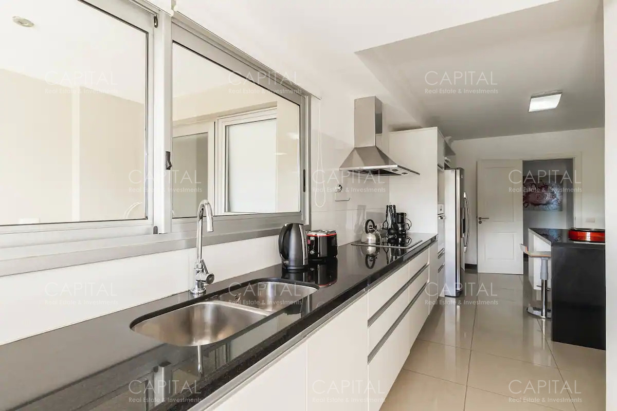 Apartamento ID.33892 - Apartamentoen torre lobos de tres dormitorios en primera linea frente al mar en Playa Brava en Alquiler, Punta del Este