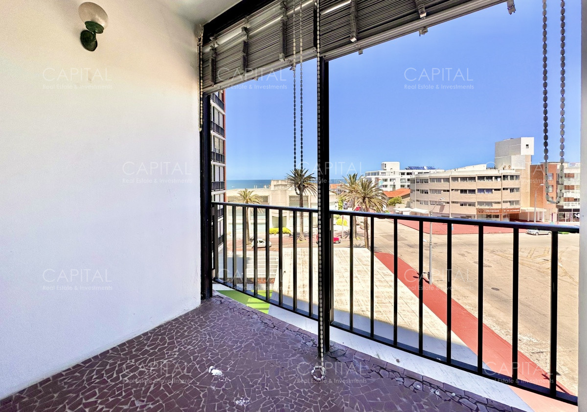Apartamento de dos dormitorios en alquiler de temporada, Península, Punta del Este - CCP33670A