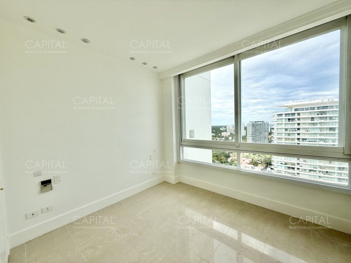 Apartamento ID.35001 - Millenium Tower Playa Mansa en Venta Punta del Este