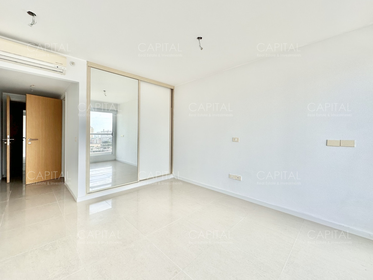 Apartamento ID.31677 - Apartamento de tres dormitorios con vista al mar en venta, Punta del Este.