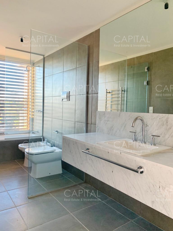 Apartamento ID.30995 - Moderno Penthouse de 3 Dormitorios frente a Playa Mansa