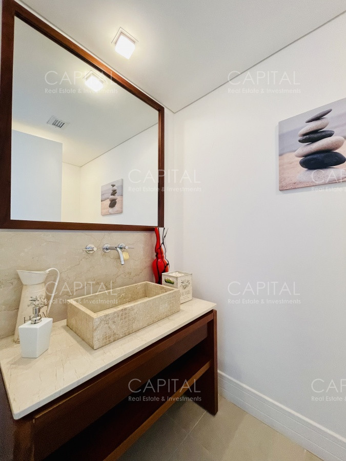 Apartamento ID.31416 - Le Parc Punta del Este de tres dormitorios más dependencia en torre de categoría sobre playa Brava, Punta del Este