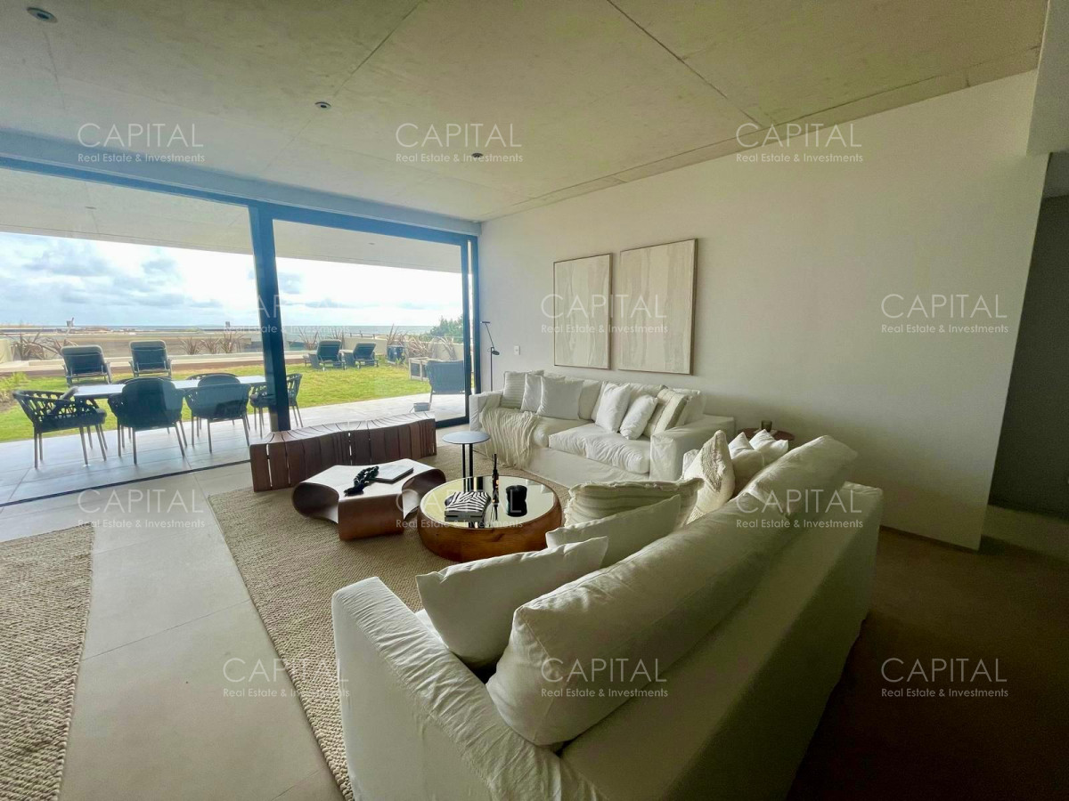 Apartamento ID.38226 - Departamento  en venta sobre el mar en La Barra con piscina y parrillero