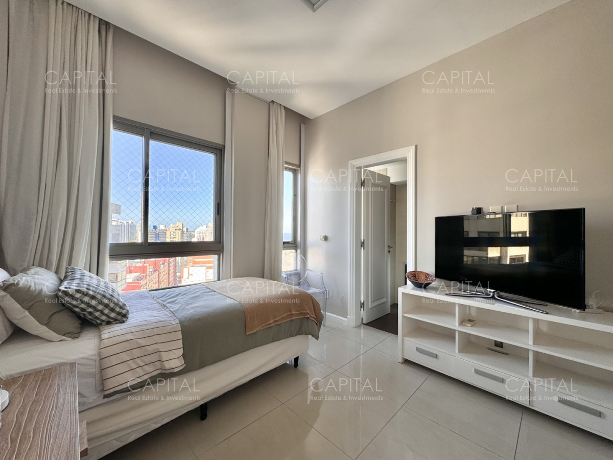 Apartamento ID.39802 - Penthouse Duplex con piscina y parrillero propio frente al Mar, en venta, Punta del Este