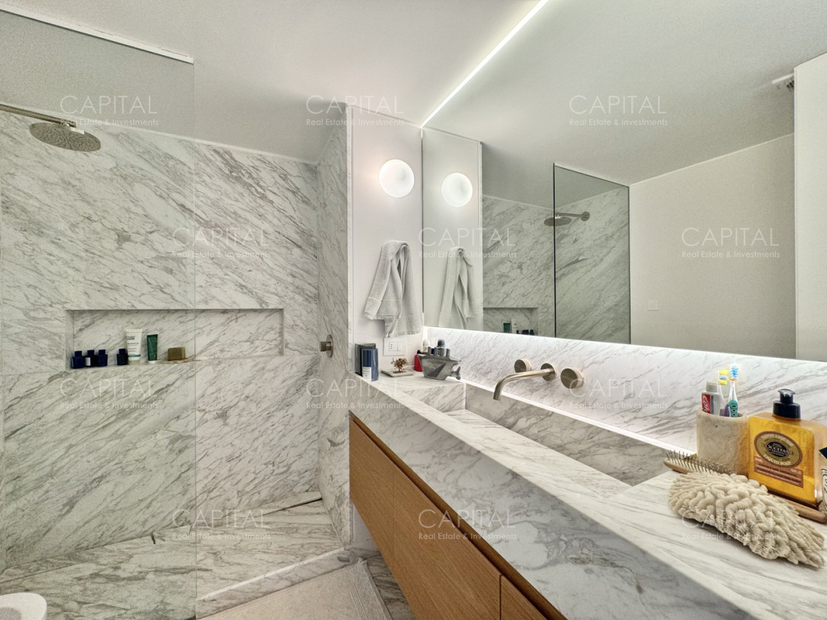 Apartamento ID.35545 - Apartamento reciclado de tres dormitorios en primera linea del mar, Playa Brava, Punta del Este.