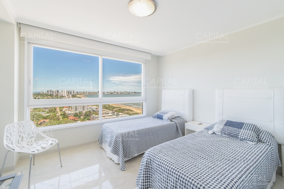 Apartamento ID.33697 - Apartamento en Le Jardin de tres dormitorios y dependencia de servicio en Venta Punta del Este en venta
