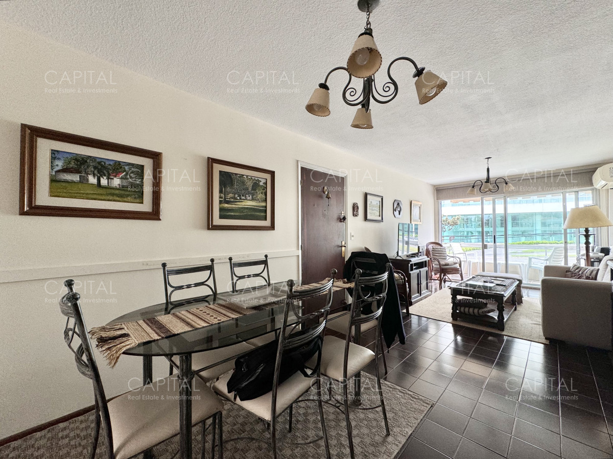 Apartamento de dos dormitorios en playa mansa, Punta del Este - CCP37171A
