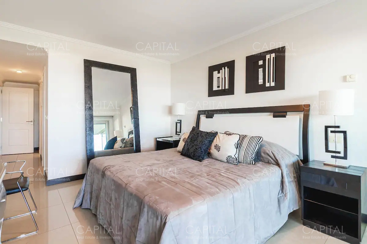 Apartamento ID.33892 - Apartamentoen torre lobos de tres dormitorios en primera linea frente al mar en Playa Brava en Alquiler, Punta del Este