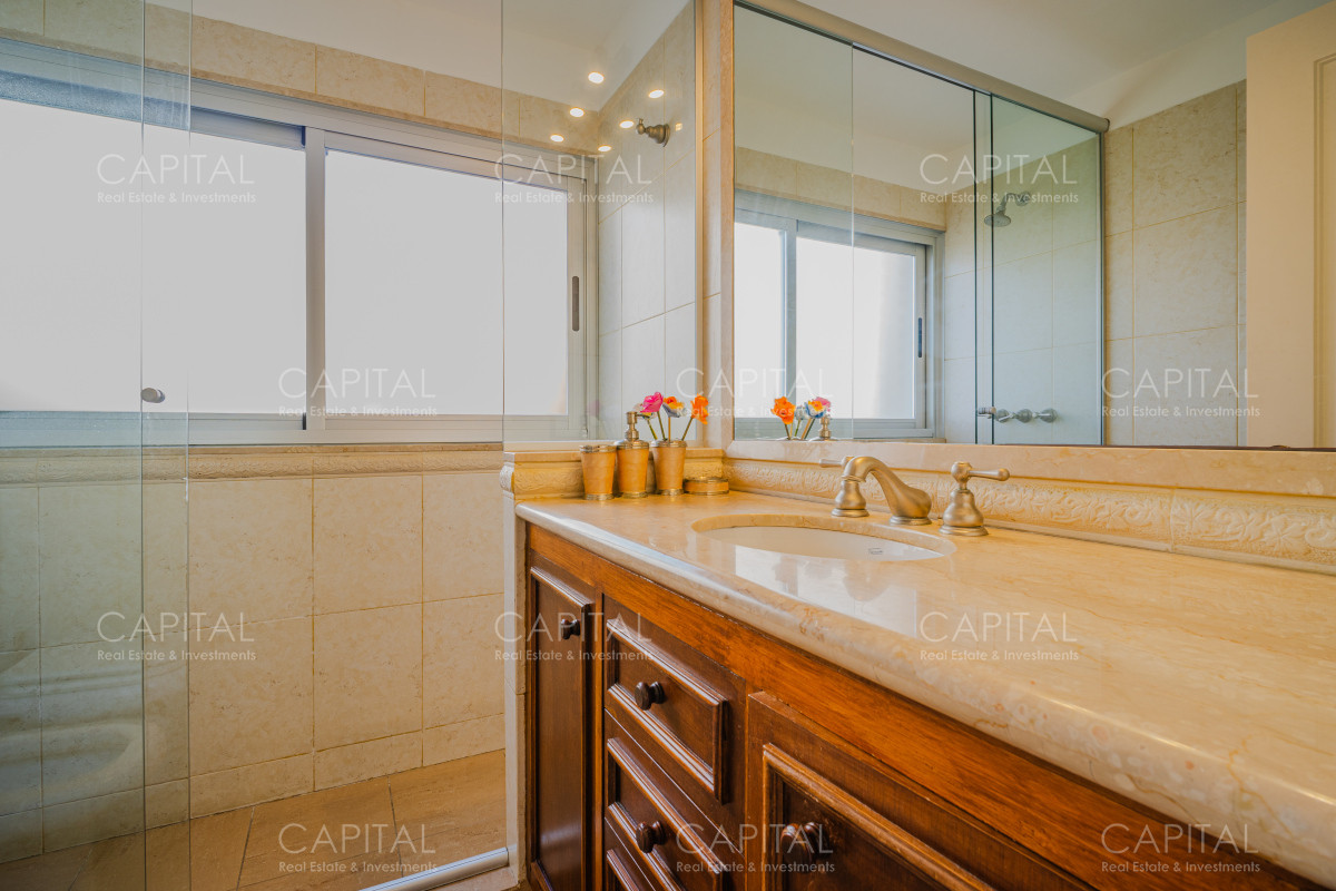Apartamento ID.38440 - Penthouse de 3 dormitorios  y servicio  en primera linea Playa Mansa
