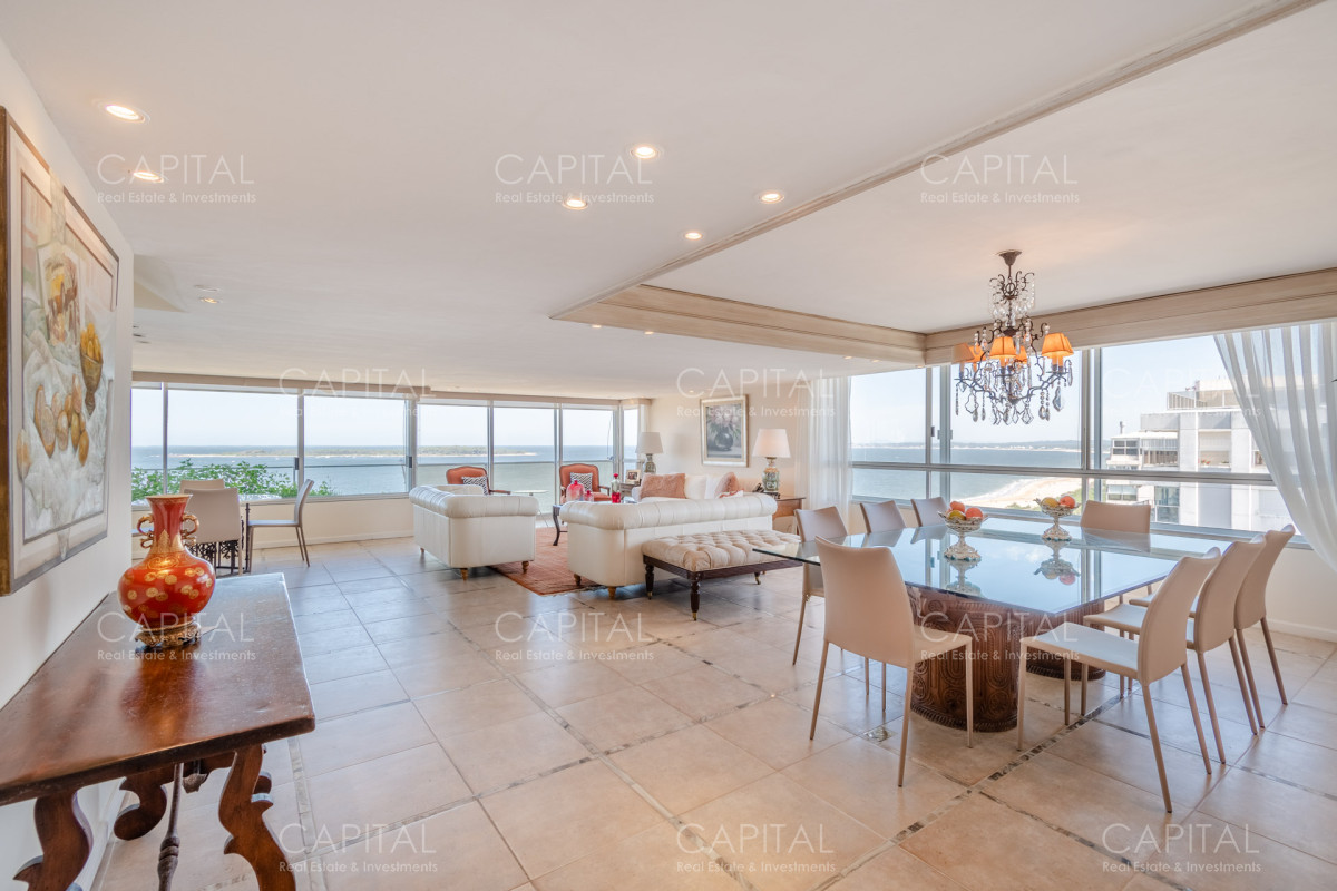 Apartamento ID.30607 - Penthouse de Cuatro Dormitorios frente al Mar - Venta Playa Mansa