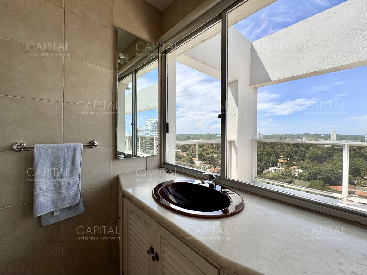 Apartamento ID.37573 - Penthouse Duplex en venta Playa Mansa Punta del Este.