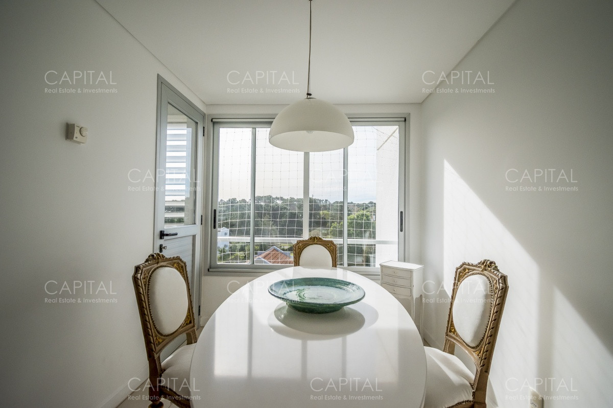Apartamento ID.27993 - Apartamento PentHouse de 3 dormitorios y dependencia en alquiler anual.