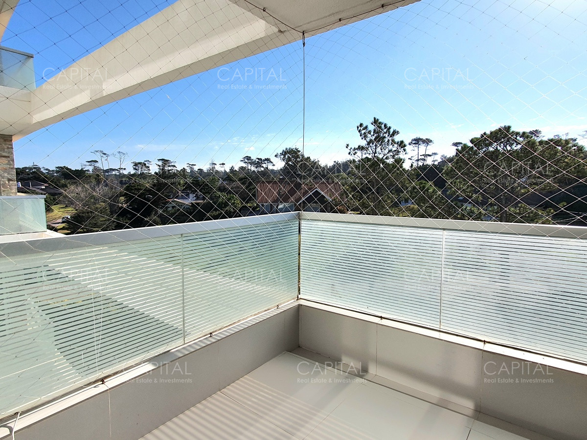 Apartamento ID.32026 - Venta Departamento Primera Línea dos dormitorios y dependencia de servicio en Playa Mansa Punta del Este