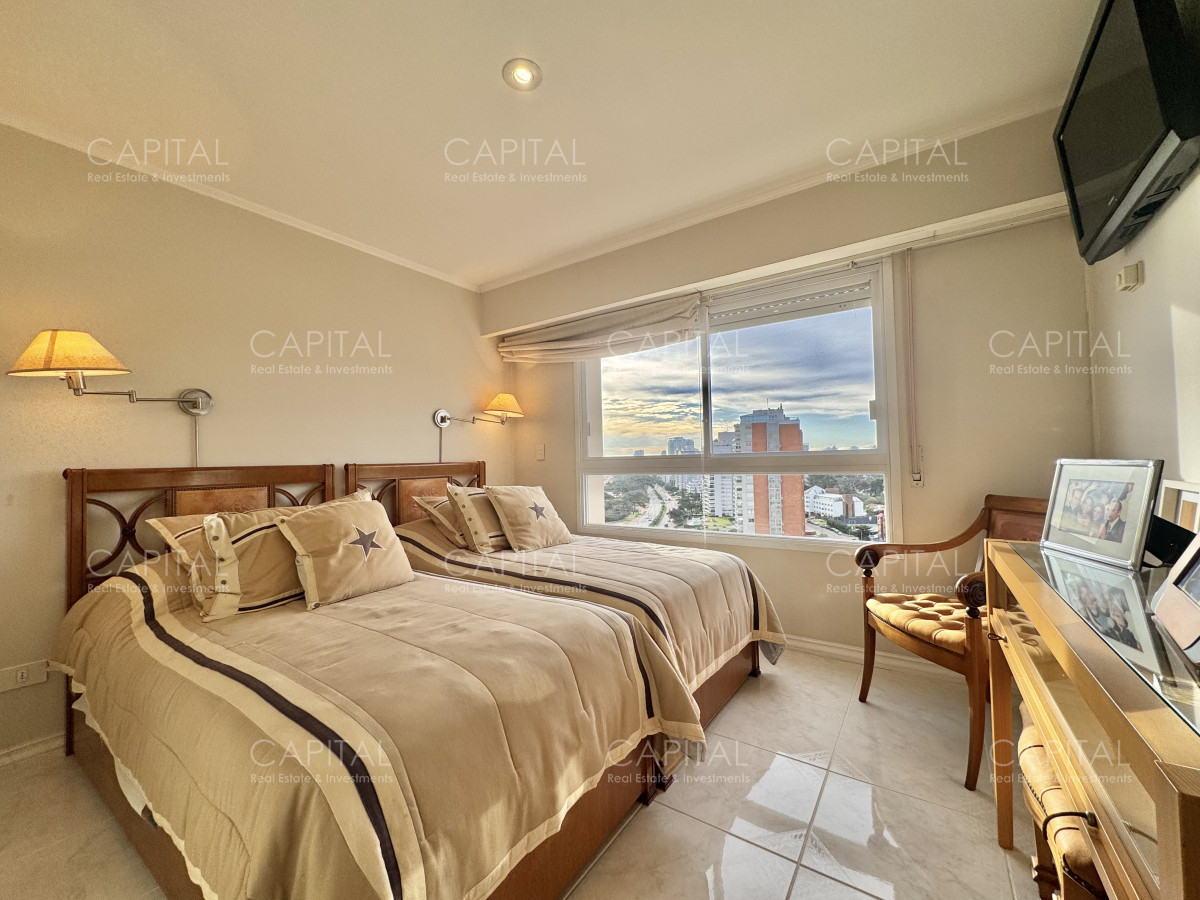 Apartamento ID.38754 - Coral Tower esquinero de tres dormitorios y servicio piso alto en venta