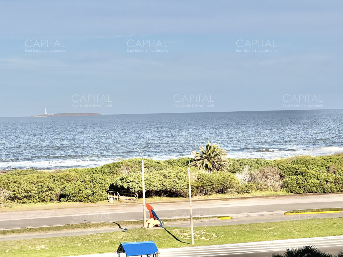 Apartamento ID.40602 - Departamento Esquinero de 2 Dormitorios en Punta del Este con Vista al Mar