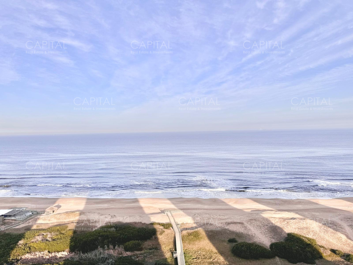 Apartamento ID.32036 - Apartamento de tres dormitorios en Le Parc, Primera fila en playa brava en venta