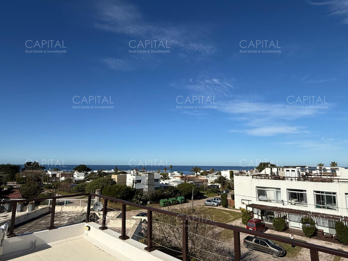 Apartamento ID.40377 - Departamento dos dormitorios en Manantiales en Alquiler con vista al mar y terraza.