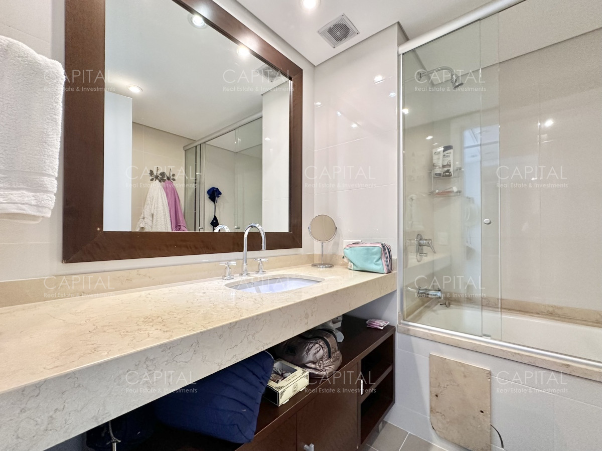 Apartamento ID.35573 - Apartamento de tres dormitorios y dependencia frente al mar en alquiler de temporada, Playa Mansa, Punta del Este.