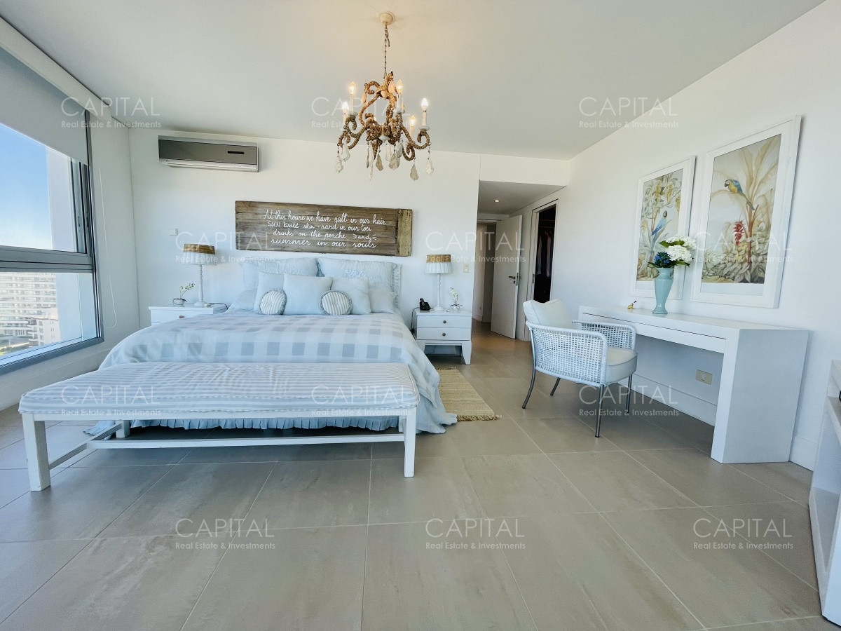 Apartamento ID.31416 - Le Parc Punta del Este de tres dormitorios más dependencia en torre de categoría sobre playa Brava, Punta del Este