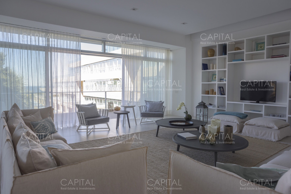 Apartamento ID.30146 - Excelente Apartamento en Acqua Punta del Este Tres suites en Venta en Primera línea, Playa Brava