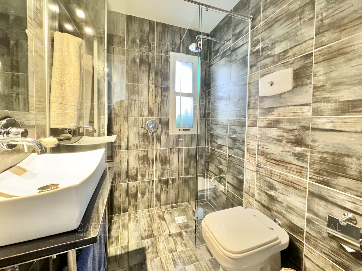 Apartamento ID.39040 - Apartamento de tres dormitorios en venta, Primera Linea Playa Mansa, Punta del Este.