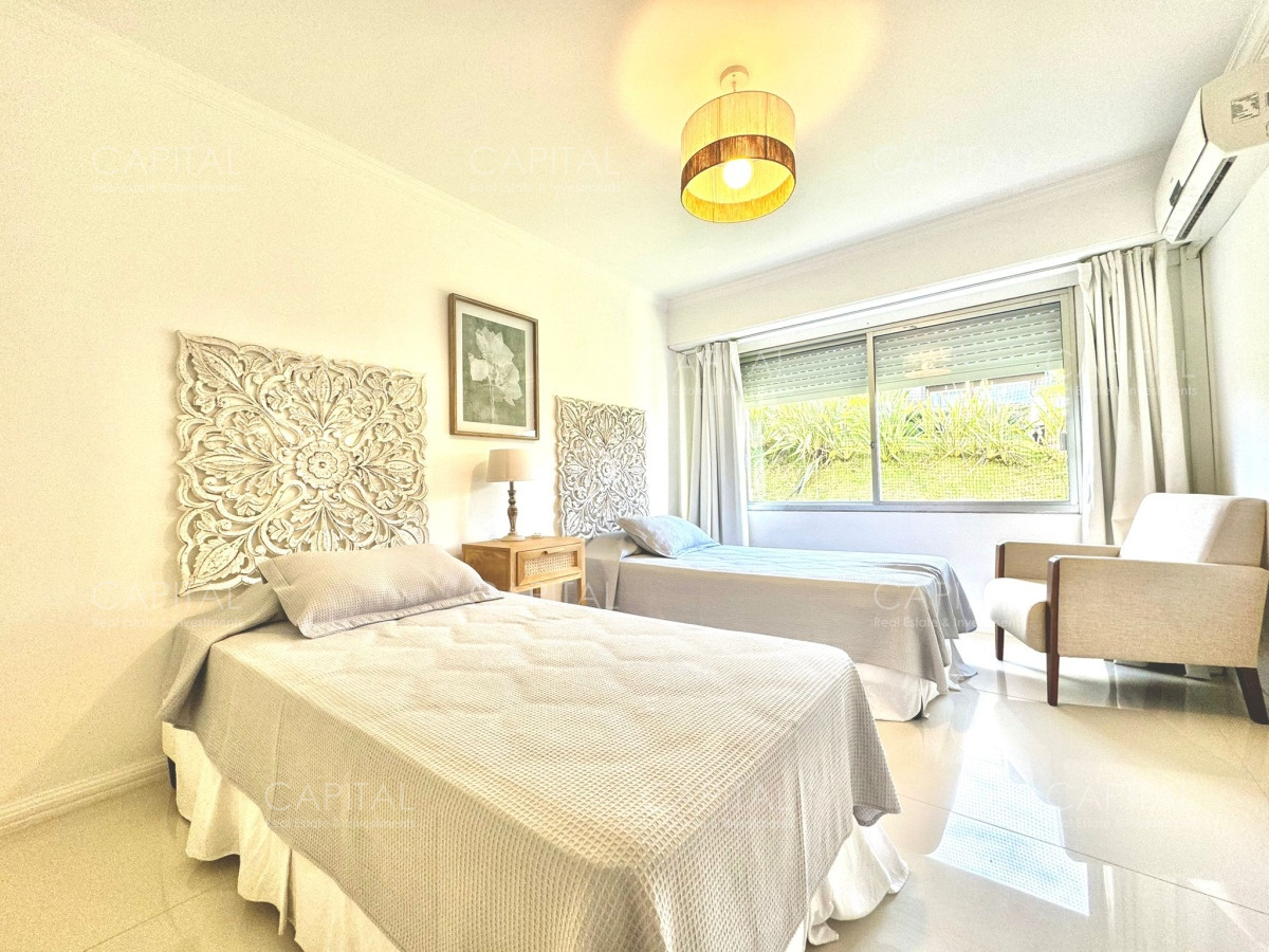 Apartamento ID.33022 - Apartamento en Venta 3 Dormitorios + Servicio Frente al Mar