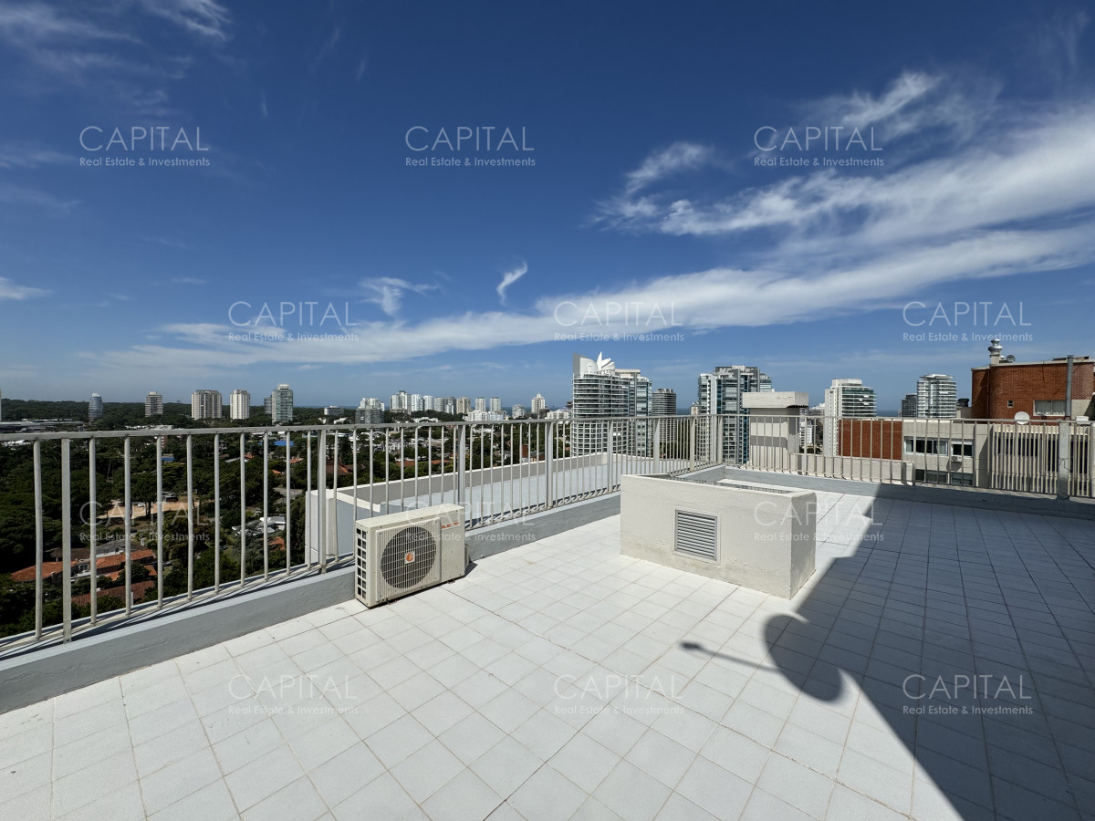 Apartamento ID.37573 - Penthouse Duplex en venta Playa Mansa Punta del Este.