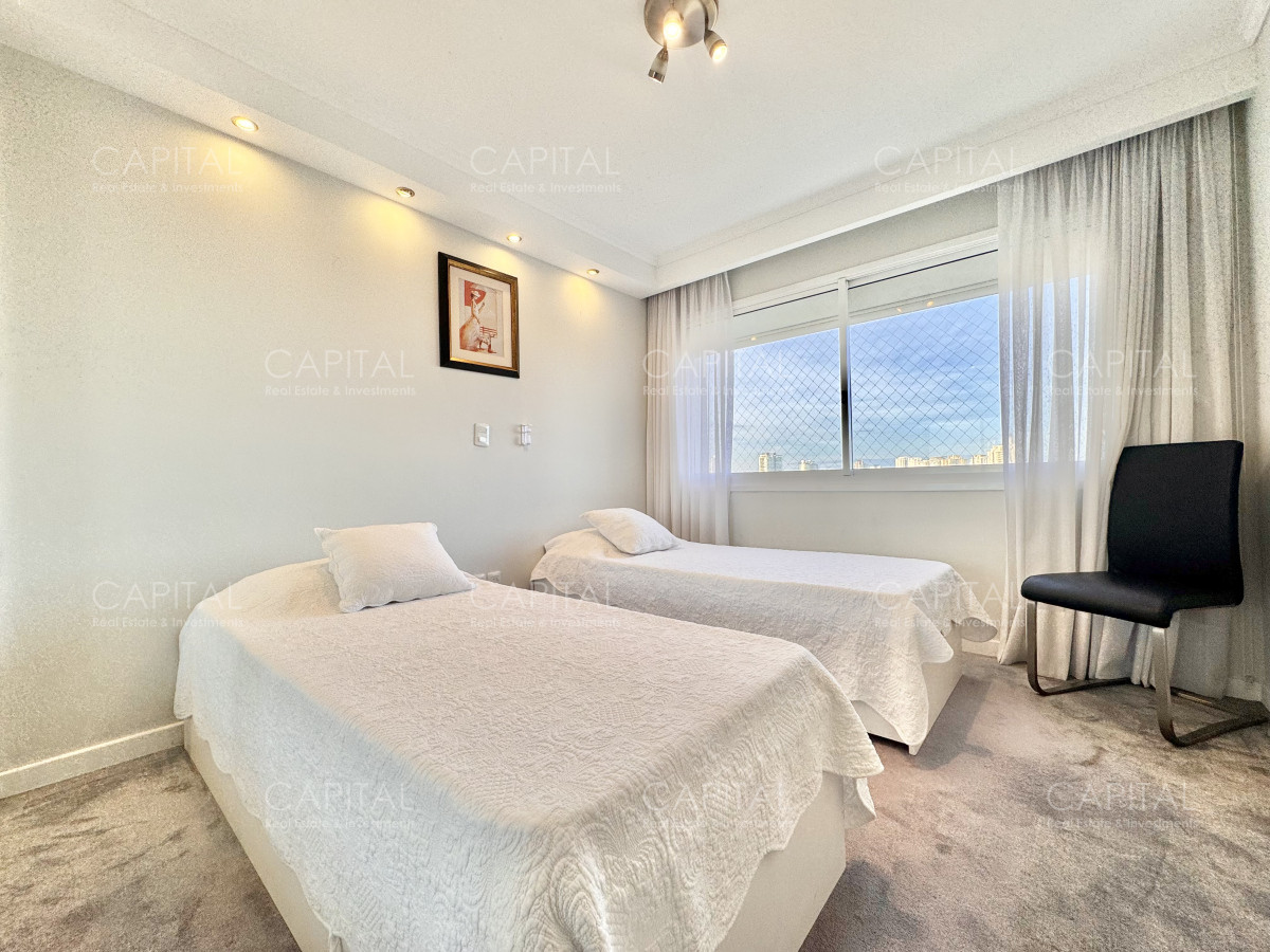 Apartamento ID.38246 - APARTAMENTO EN VENTA DE 3 DORMITORIOS EN PLAYA MANSA PUNTA DEL ESTE