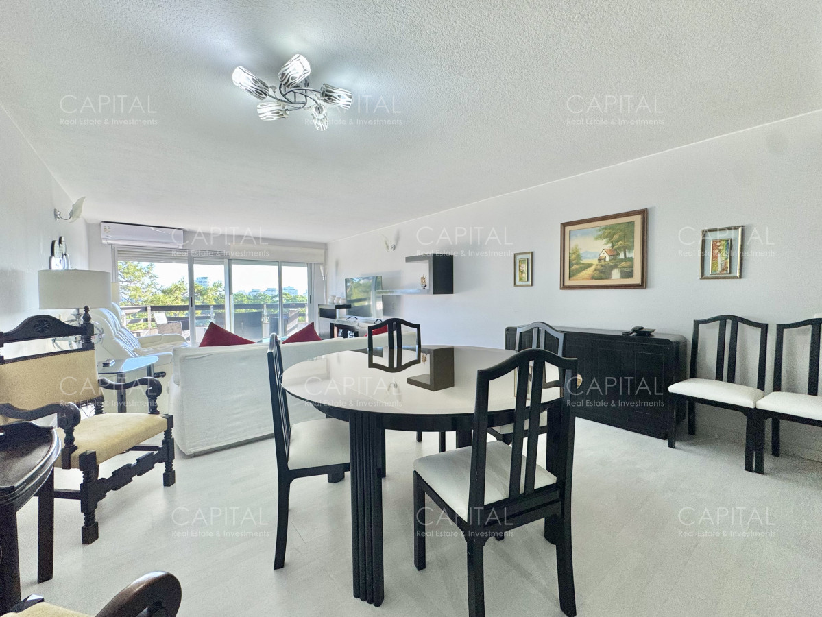 Apartamento ID.38203 - Apartamento en Venta Reciclado de 3 dormitorios y servicio, Roosevelt. 