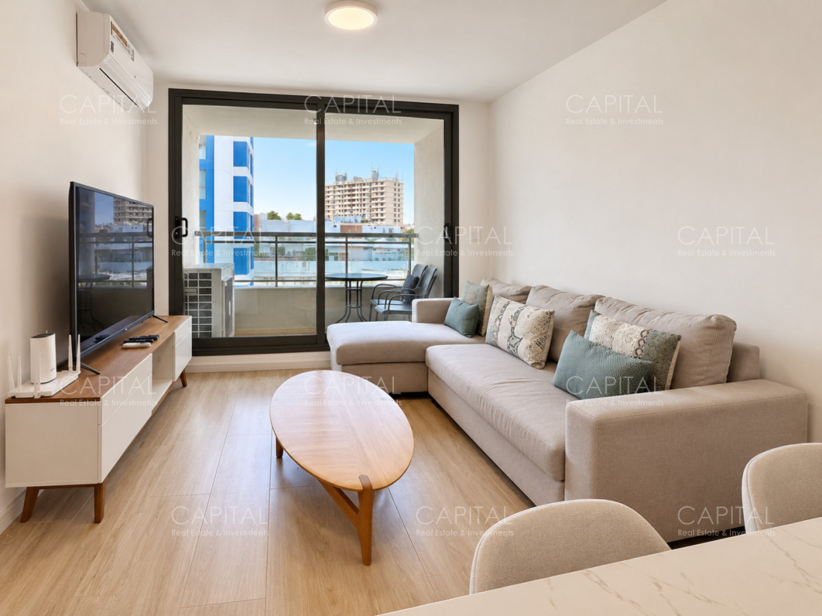Apartamento de dos dormitorios en venta en Playa Brava, Punta del Este.