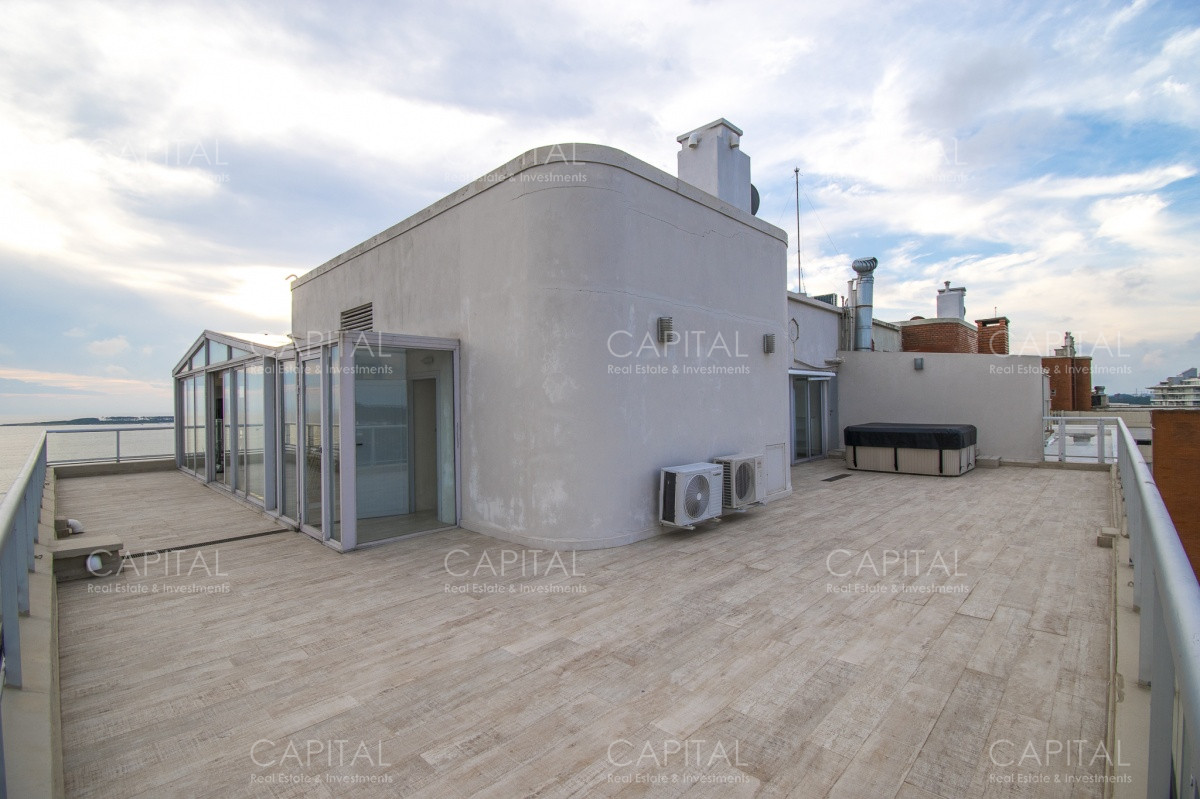 Apartamento ID.27523 - PentHouse en Venta Mansa Punta del Este Vista Playa Mansa.
