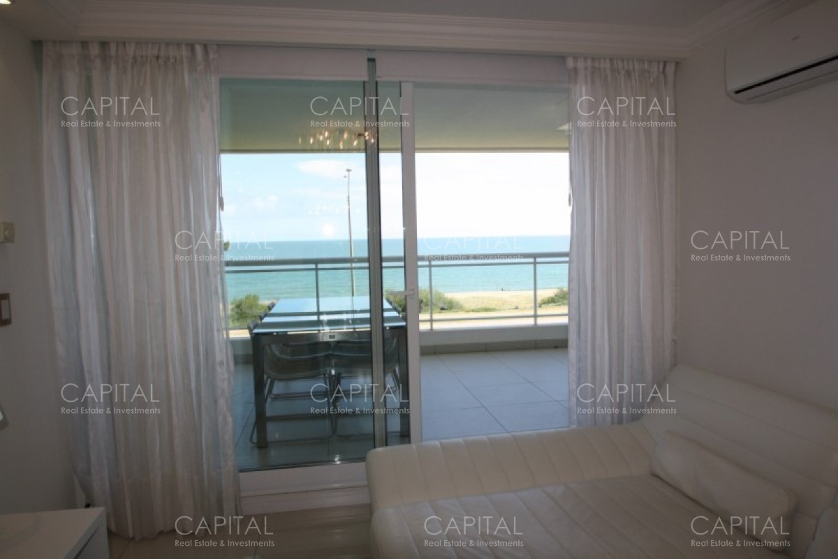 Apartamento ID.37114 - Depto primera linea de Playa Mansa con parrillero