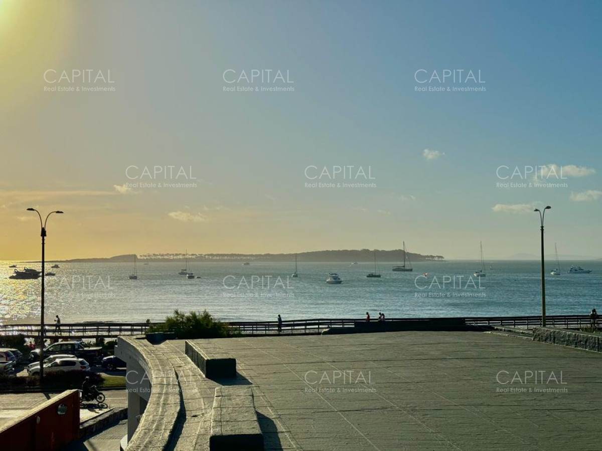 Apartamento ID.35578 - Apartamento de un dormitorio recilado frente al mar en Playa Mansa de Punta del Este