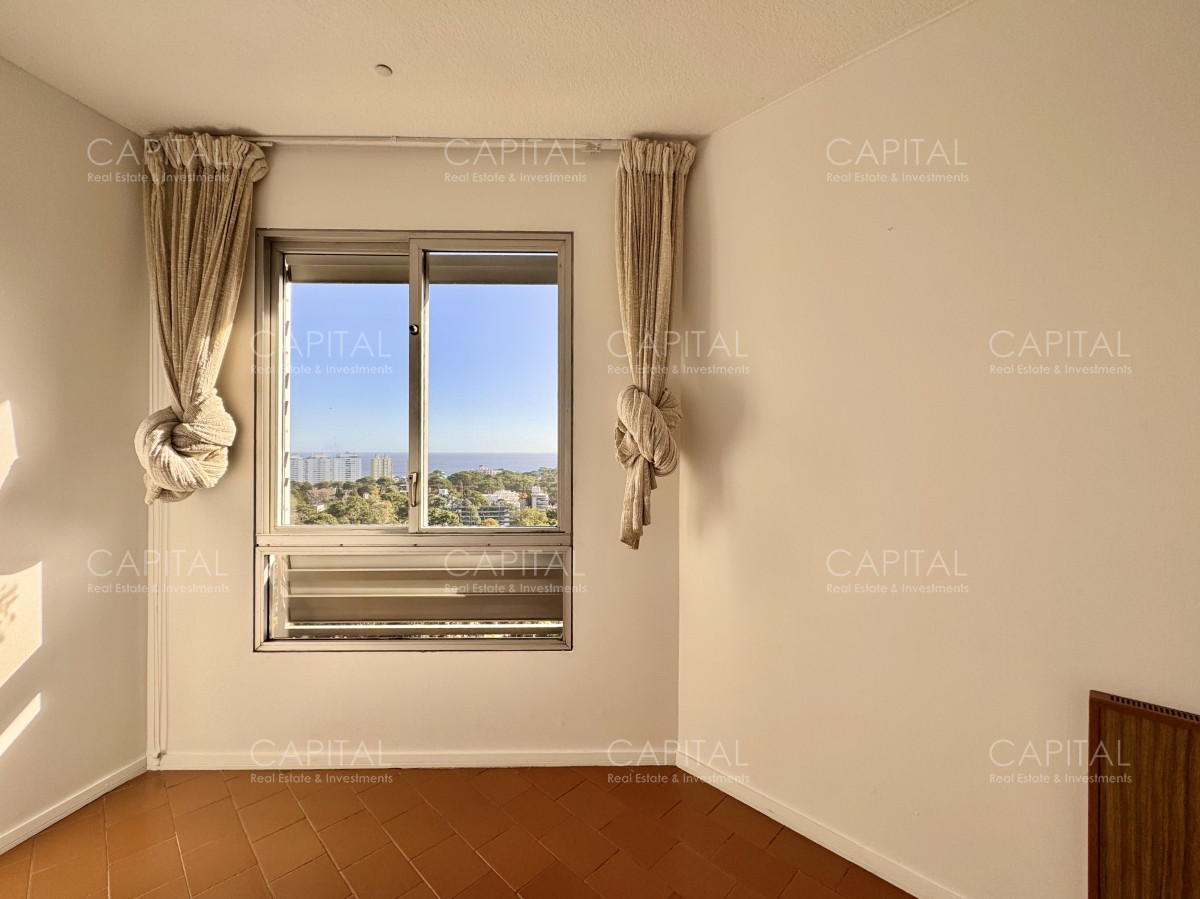 Apartamento ID.36372 - Apartamento de tres dormitorios y dependencia en venta Punta del Este